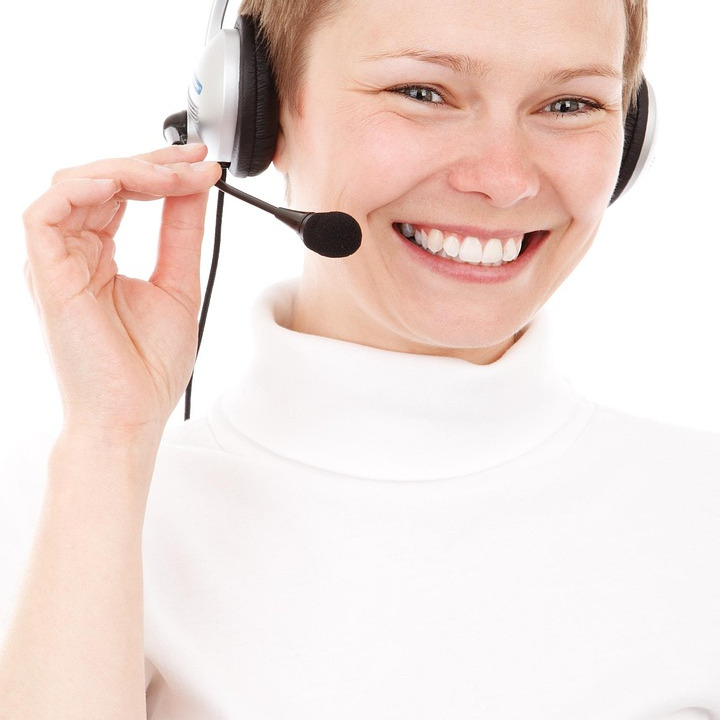 phone support agent help customer